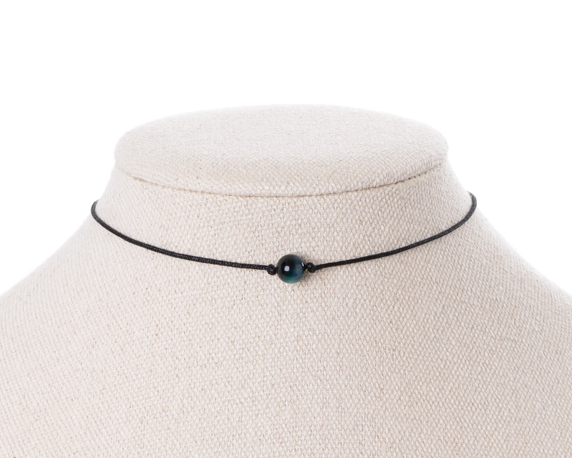 Choker necklace hotsell with stone pendant