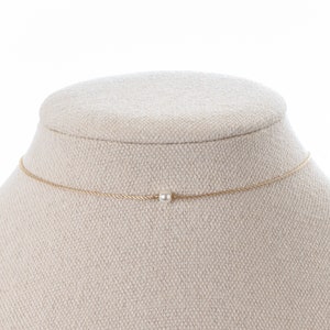 Winziger Swarovski Perle Choker, Beige Kordel, Layering Halskette