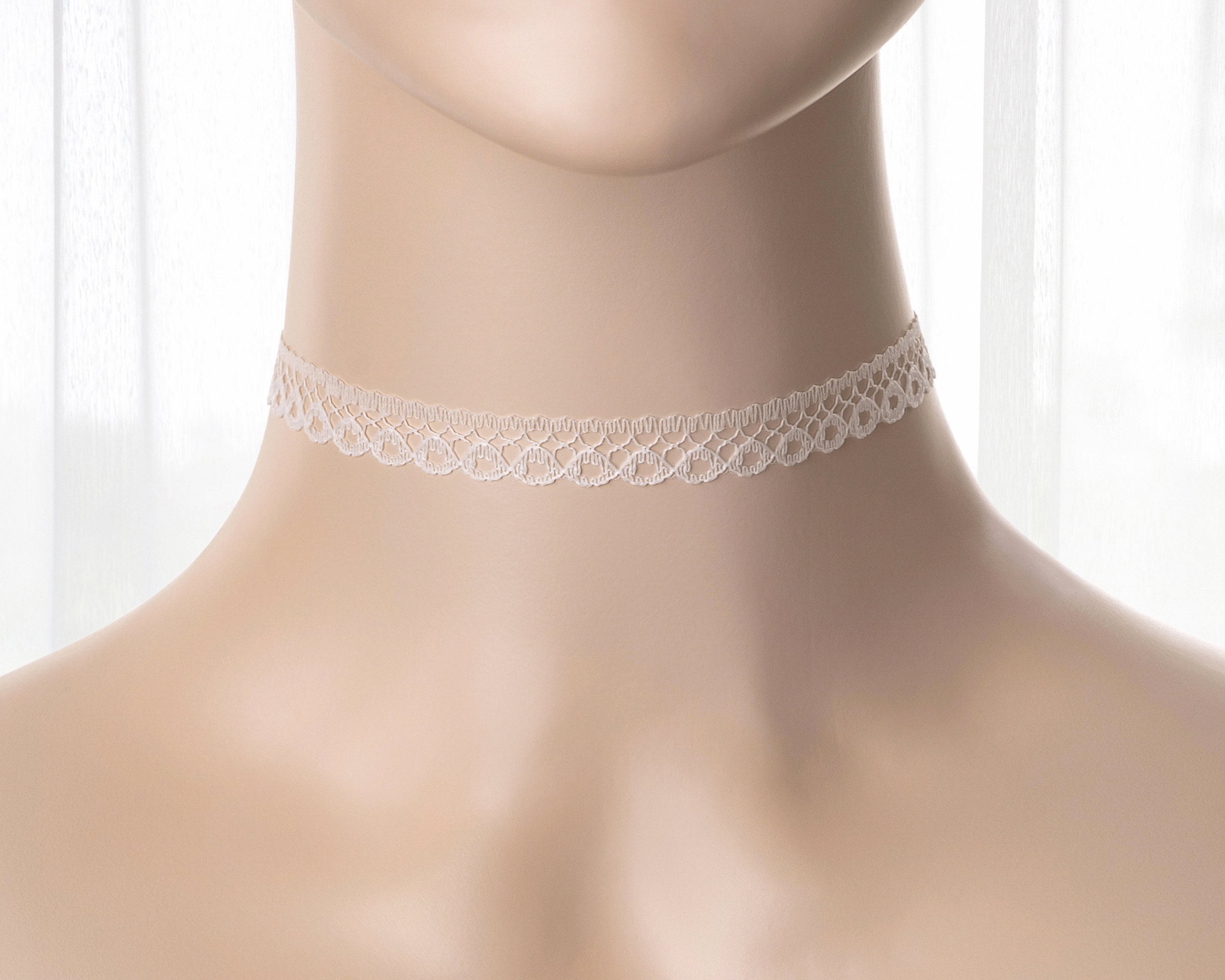 White lace deals necklace