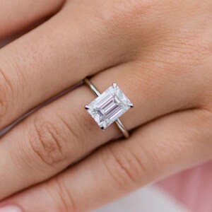 2.5 CT Emerald Cut Moissanite Engagement Ring 14K White Gold Solitaire Wedding Ring Emerald Anniversary Ring Promise Ring Anniversary Gift