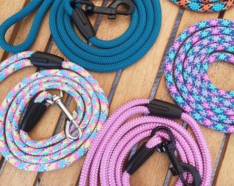 Customizable adjustable rope leash for dogs in various colored patterns for paracord training