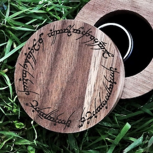 Boîte à bijoux écriture elfique, boîte à bagues de mariage écriture elfique, boîte à alliances médiévale, cadeau écriture elfique