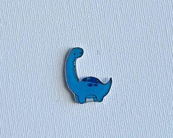Broche artesanal de Brontossauro Kawaii em resina | Arte de Dinossauro