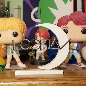 Persona in piedi Loona