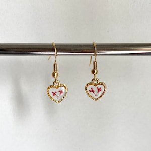 Small Heart Flower Earrings, Real Pressed Flowers, Custom Dainty Minimalist Resin Earrings, Gold Earrings Huggies Clip On, Bridesmaids Gift