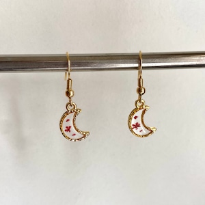 Moon Flower Earrings, Real Pressed Flowers, Custom Dainty Minimalist Resin Earrings, Gold Earrings Huggies Clip On, Bridesmaids Gift