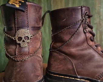 chaînes de bottes tête de mort de pirate • accessoires de chaussures en laiton antique - les marchandises du vagabond