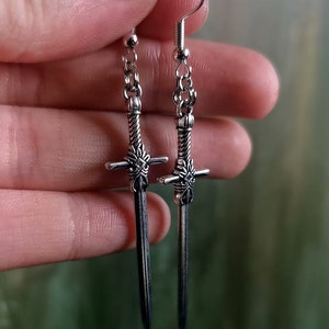 silver sword earrings the book of knights image 7