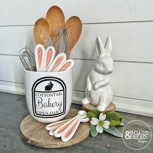 Pâques Cottontail Bakery SVG, PNG et PDF Cottontail Bakery Cut File et Imprimable