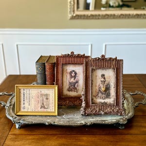 Collezione di cornici vintage curata: cornici shabby chic decorate, stile antico, decorazioni per pareti