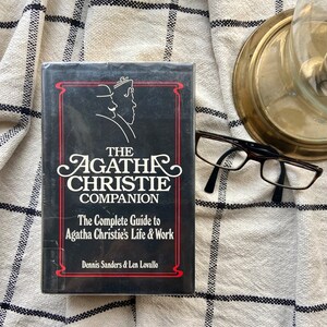 The Agatha Christie Companion - The Complete Guide to Agatha Christie&#39;s Life & Work | Dennis Sanders, Len Lovallo, 1984
