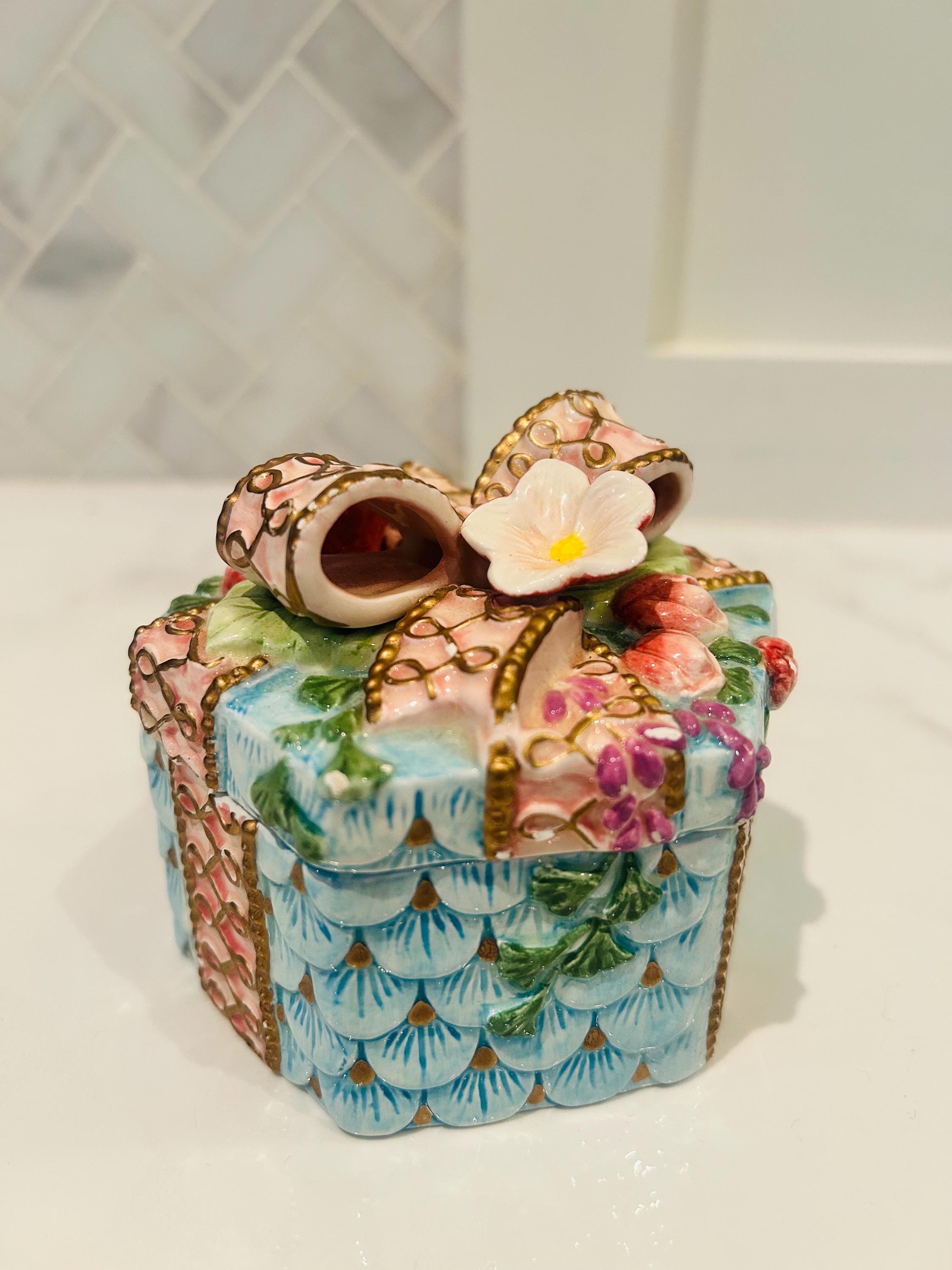 Vintage Fitz and Floyd Porcelain Jewelry Box: Pink Roses, Gold