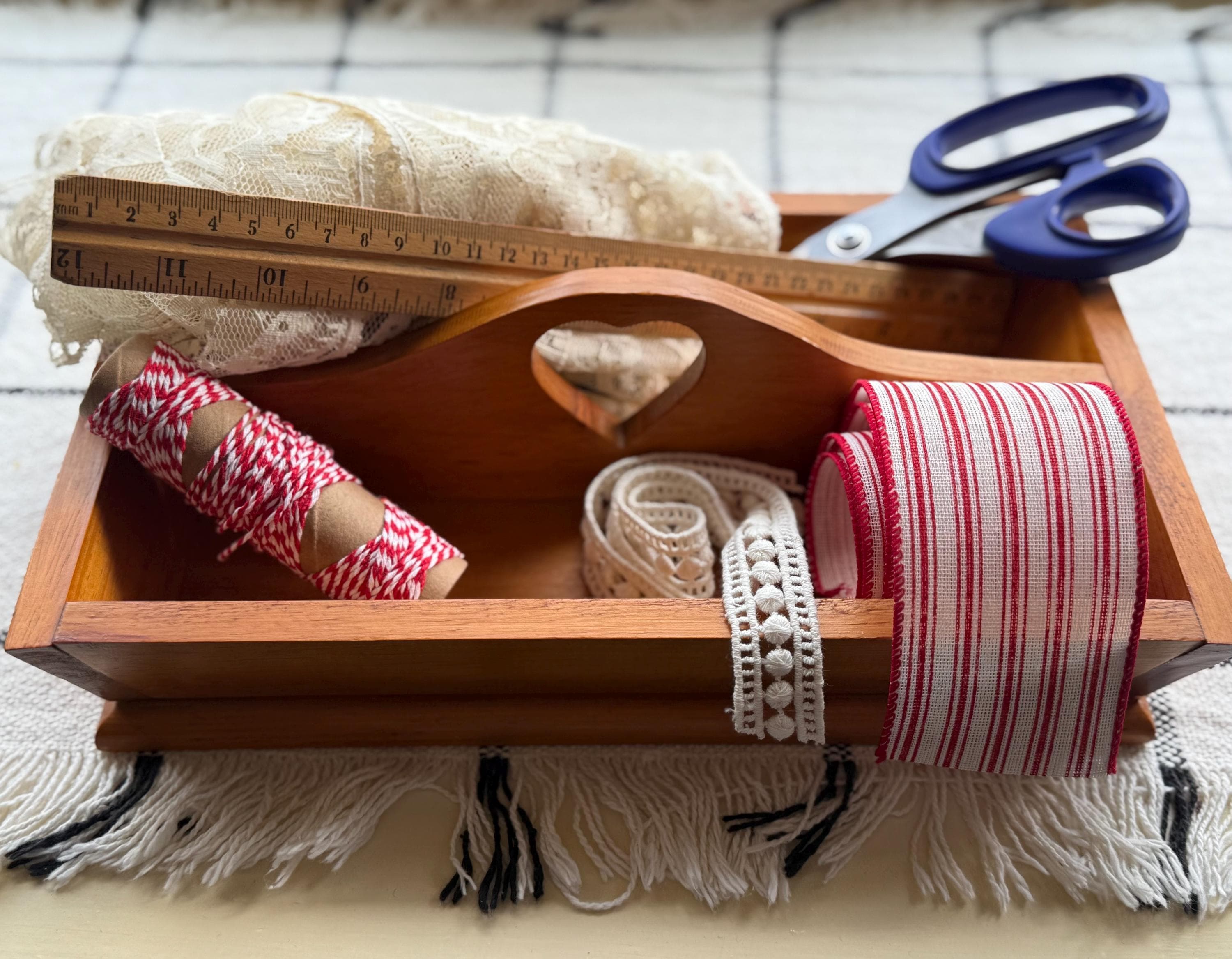 Farmhouse Primitive Wood Heart-handle Caddy: Organizer for Cutlery