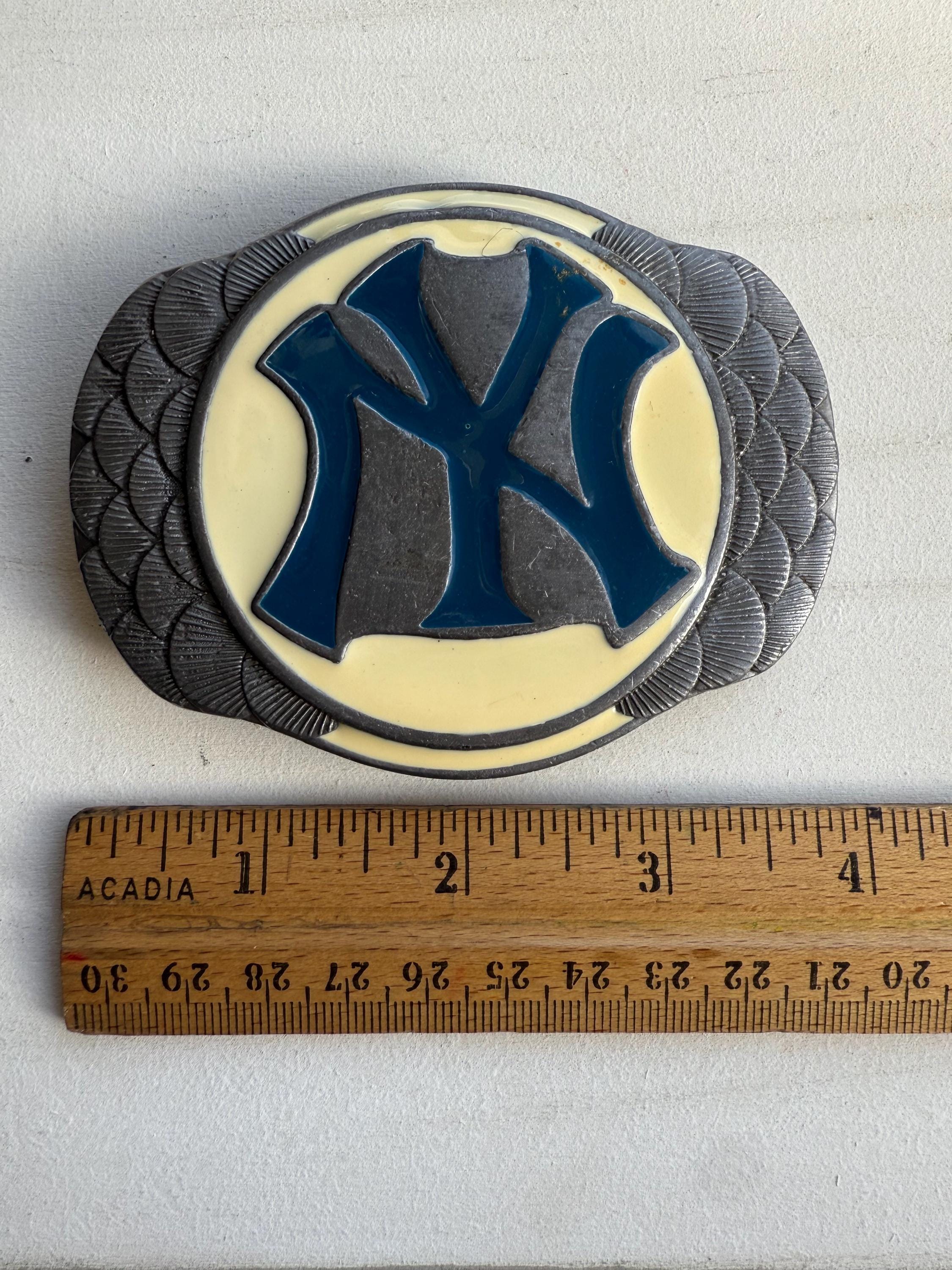 小物 yankees belt New York Yankees Groove Life Black Belt with Team Color Buckle