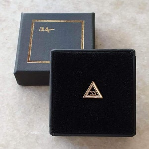 Masonic Lapel Pin – Inspector General of the 33rd Degree for the AASR (pointing up)