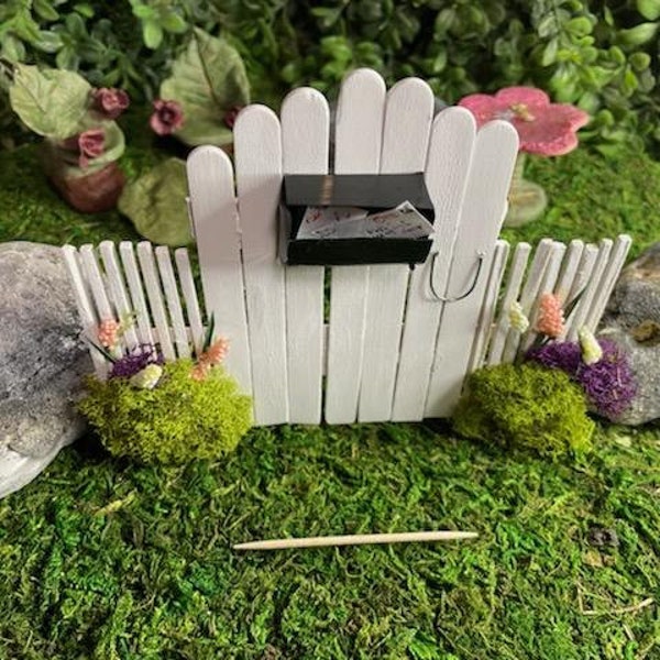 MINIATURE PICKET FENCE with Gate - flowers/wood/scenery/dollhouse