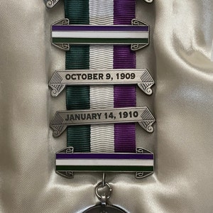 Rare reproduction suffragette *Hunger Strike Medal* + Velvet Pouch *Constance Lytton* WSPU Pankhurst Votes for Women