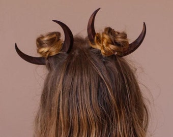Kirschrote Mond Haarnadel, handgemachte Mond Haargabel, Halbmond Haarschmuck, Hochzeit Haarschmuck