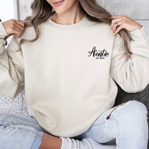 Auntie Est Sweatshirt, Personalised Aunt Top, Aunt To Be Gift, New Auntie Jumper, Custom Auntie Sweater, Auntie Christmas, Auntie Birthday