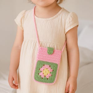 Granny Square Flower Crochet Phone Bag PDF Pattern – Cute Pink Green Crossbody Pouch Tutorial – DIY Floral Mobile Purse Pattern