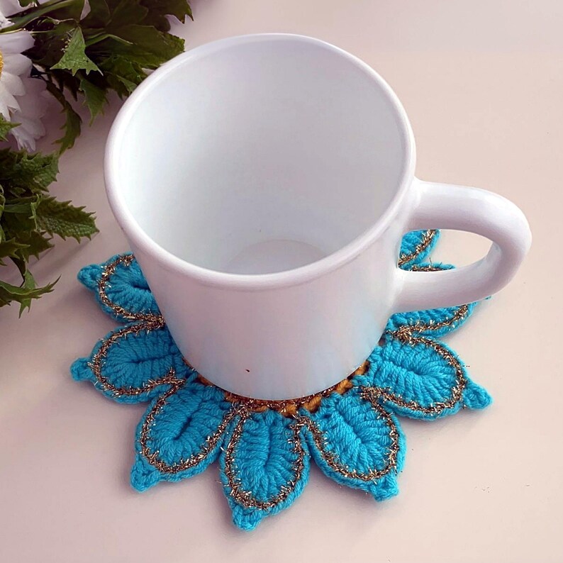 Crochet Flower Coaster Pattern PDF, Blue Petal Mug Rug Design, Handmade Cup Mat Tutorial, English & German image 2
