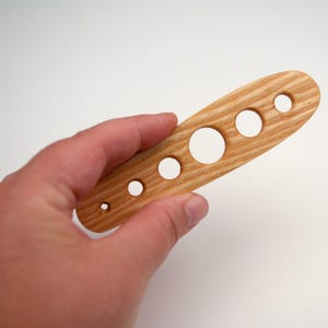 Marcador de madera para hilar lana