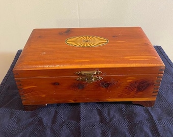 Vintage Wooden Dovetail Rustic Trinket Jewelry Footed Box with Latch