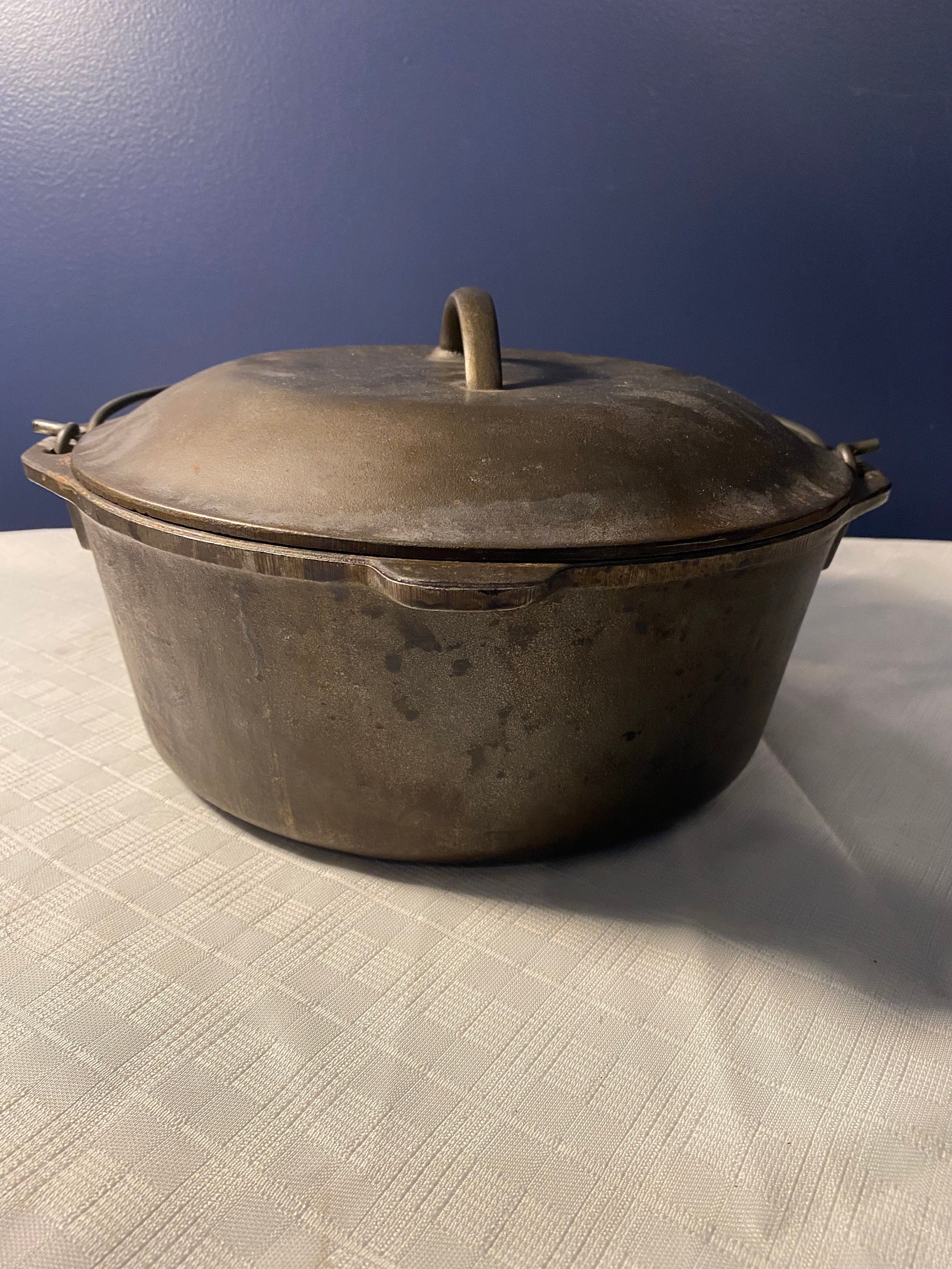 Vintage Unmarked Lodge 10 1/4 8 DO Made in USA Cast Iron Lidded Pot Dutch  Oven