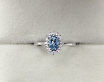Anillo ovalado de aguamarina en plata de ley 925 para niñas. Anillo o colgante minimalista de aguamarina con halo de moissanita ovalada para regalo de piedra natal de marzo.