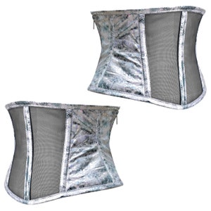 K&ouml;nnte beinhalten: Zwei silberne und schwarze Korsetts mit einem Mesh-Panel vorne. Die Korsetts haben einen Rei&szlig;verschluss auf der R&uuml;ckseite.