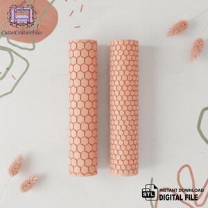 Puede incluir: Dos objetos cilíndricos melocotón con un patrón de panal. Se alzan sobre un fondo blanco con elementos decorativos. La imagen también incluye el texto "CutterCoutureFiles" y "INSTANT DOWNLOAD DIGITAL FILE".