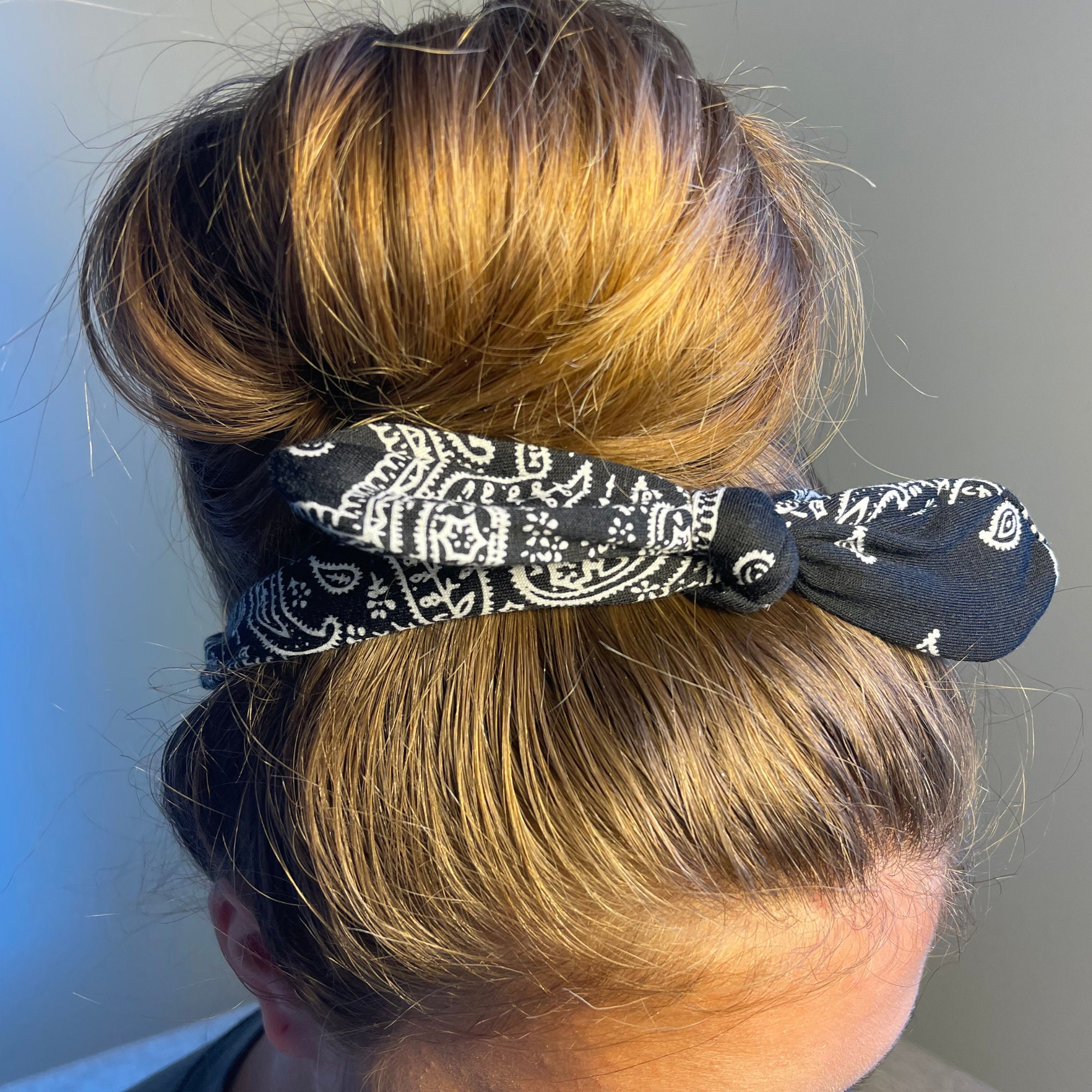 5 ways to wear a scarf and top knot - 1 - Twist tie - Hair Romance