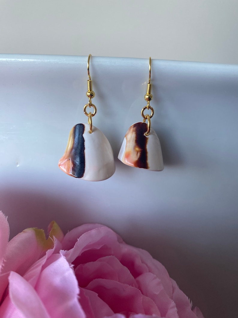 Shell earrings Beach earrings White earrings Sea earrings dangling earrings Dangle Shell earrings Earrings for beach, Clam earrings