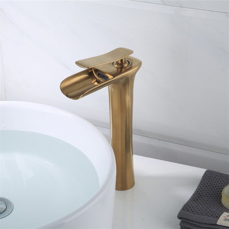 Bathroom Basin Faucet Single Handle/Hole Deck Mounted Sink Mixer Tap Waterfall Bathroom Basin Faucet Single Handle/Hole Deck Mounted Sink Mixer Tap Waterfall