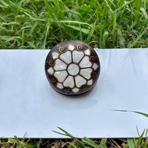 Mother of Pearl,White Clover Motifs,Walnut Wooden,Makeup Compact Mirror,Handmade,Vintage Gift for her,women,girl,birthday,Aniwersary,teacher