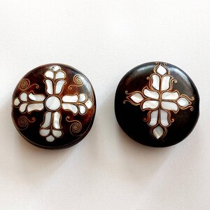 Espejo de maquillaje de madera de nogal con incrustaciones de nácar, hecho a mano, portátil, compacto, el mejor regalo para niñas, mujeres, madres, cumpleaños, maestras, mejores amigas.