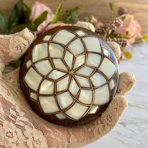 Espejo compacto de maquillaje de madera de nogal con incrustaciones de nácar, diseño personalizado, hecho a mano, regalo vintage para ella, mujeres, niñas, cumpleaños, aniversarios, madres