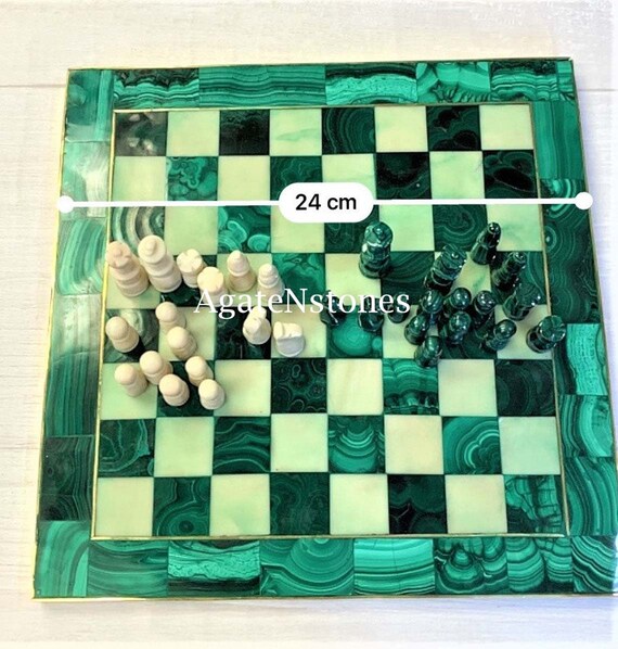 Jeu D'Échecs En Malachite Et Marbre Blanc - Pièces De Collection Pierre Naturelle