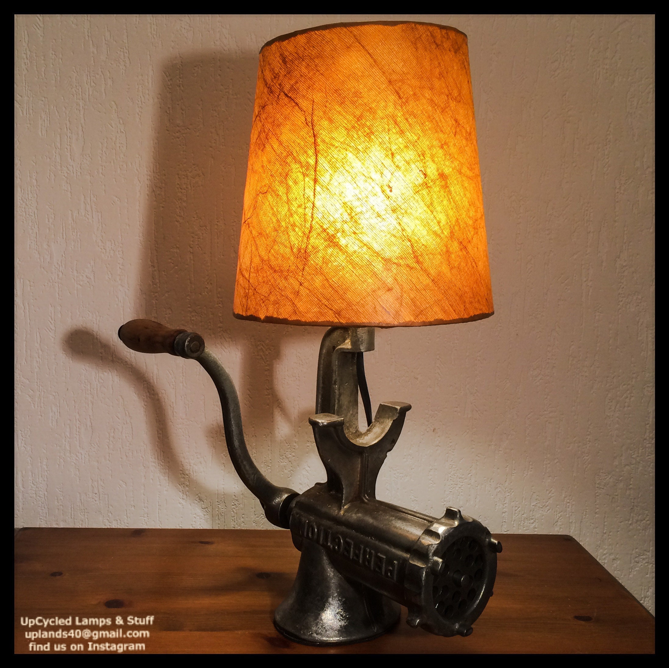 Lampe de Table Upcyclée. Hachoir Paris Perfection en Fonte Vintage. avec Une Teinte Velum Faite à La