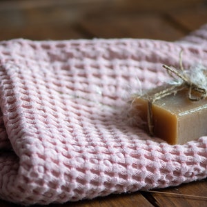 Linen Waffle Bath Towel in Pink, Natural Linen Hand Towel, Bath Towel, Sauna Towel, Available in different sizes. Colors: Violet, Mint, Pink
