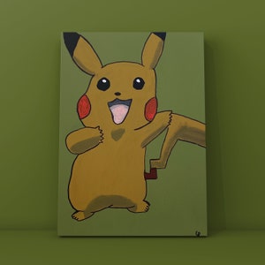 Puede incluir: Un personaje de dibujos animados amarillo con orejas negras y una amplia sonrisa. El personaje tiene mejillas rojas y está pintado sobre un fondo verde.