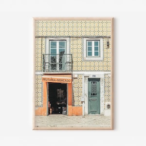 Impression d'art mural de Lisbonne - affiche du marché de fruits du Portugal, art mural estival méditerranéen, affiche de voyage de Lisbonne, photo d'architecture de porte européenne image 2