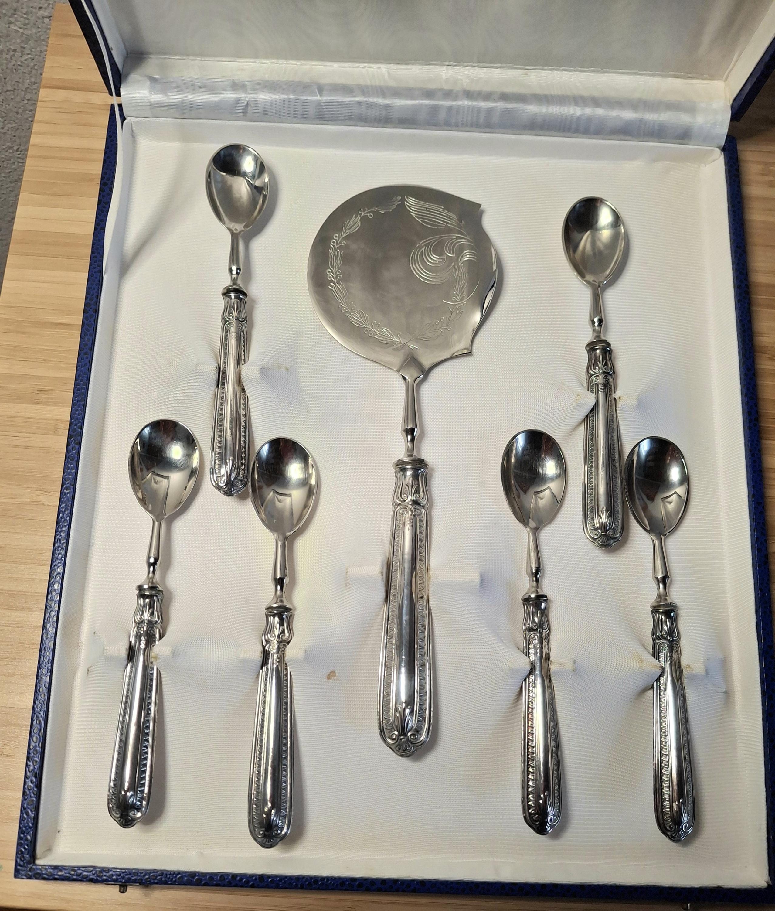 Scatola vintage fatta a mano in argento con frutta, Toscana, Italia, anni ' 70 in vendita su