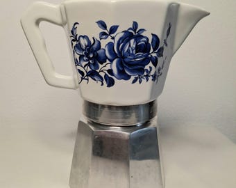 Kaffeemaschine aus Porzellan. Vintage.