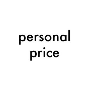 Może przedstawiać: Czarny tekst na białym tle: "personal price". Tekst jest prostą czcionką bezszeryfową. Słowo "personal" znajduje się nad słowem "price".