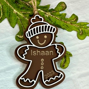 Décoration de Noël bonhomme en pain d&#39;épice personnalisée/garçon en pain d&#39;épice/biscuit personnalisé/pain d&#39;épice avec nom/ornement pour enfants