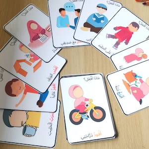 VERBOS DE ACCIÓN ÁRABE • Práctica diaria de vocabulario 20 tarjetas ilustradas • Desarrolla las habilidades de comunicación verbal. Tarjetas de doble cara en árabe/inglés