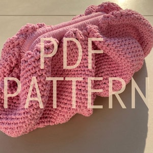CROCHET PATTERN, Clutch, PDF Format, Macrame Yarn Clutch