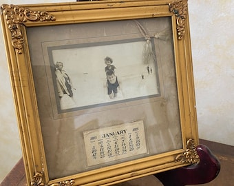 1915 年のカレンダー写真、装飾的な木製金箔フレーム入り