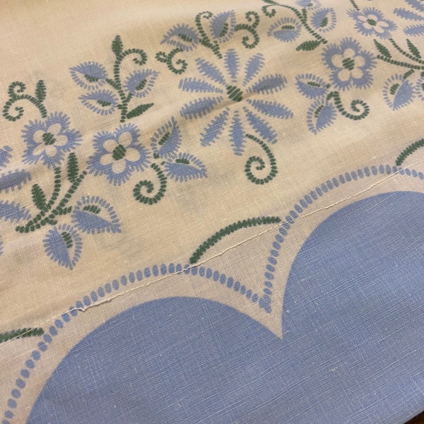 Single 32in L x 22in W Vintage Cotton Blue Floral Print Pillowcase